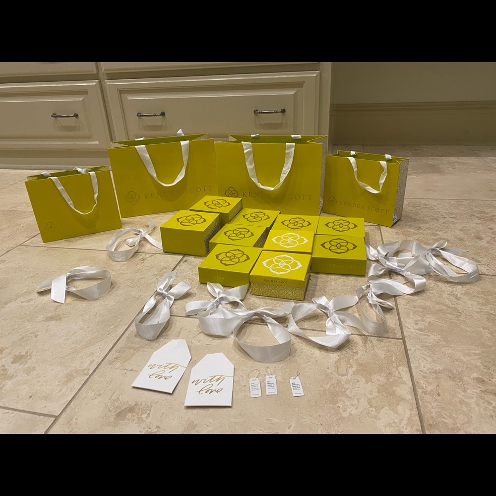 Kendra Scott gift boxes